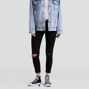 Levi’s Wedgie Fit Skinny Jeans in Soft Ultra Black